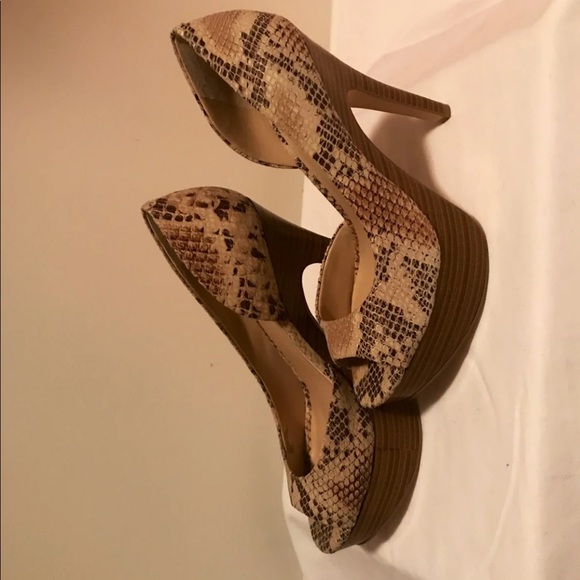 Pumps - Picture 2 of 3